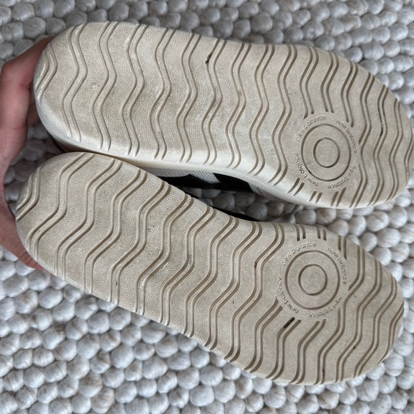 New Balance CT302 Sneakers in Cream - Picture 5 of 8